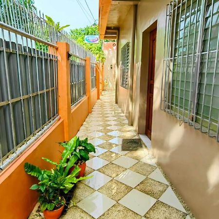 Las Residencias Bed And Breakfast Puerto Princesa Екстериор снимка