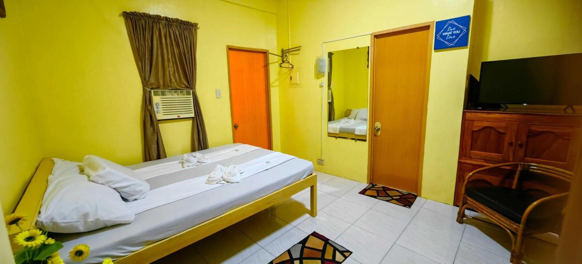Las Residencias Bed And Breakfast Puerto Princesa Екстериор снимка
