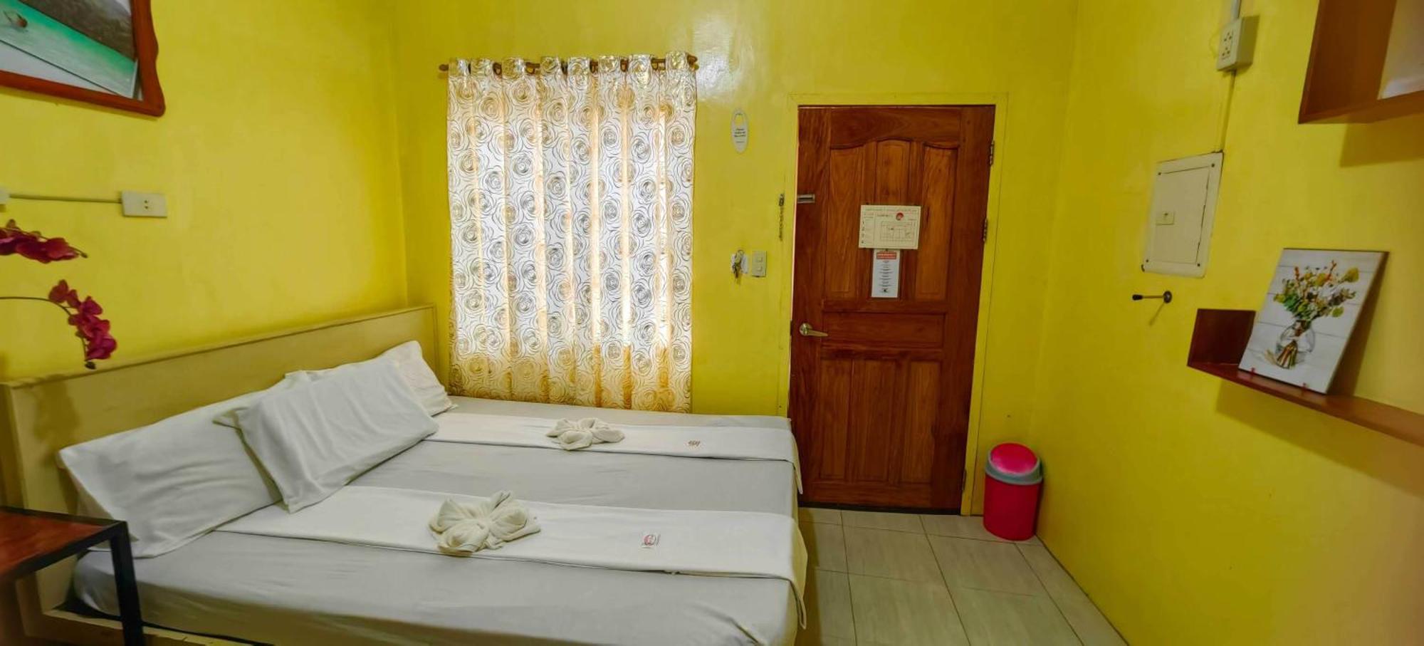 Las Residencias Bed And Breakfast Puerto Princesa Екстериор снимка