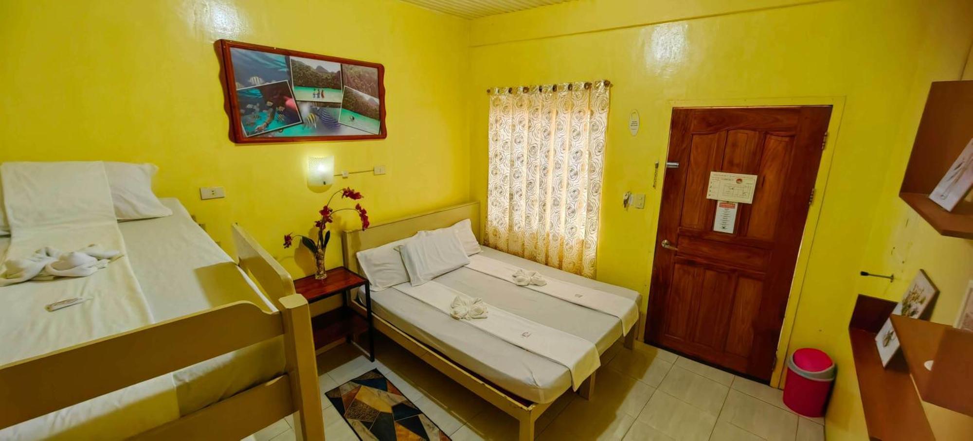 Las Residencias Bed And Breakfast Puerto Princesa Екстериор снимка