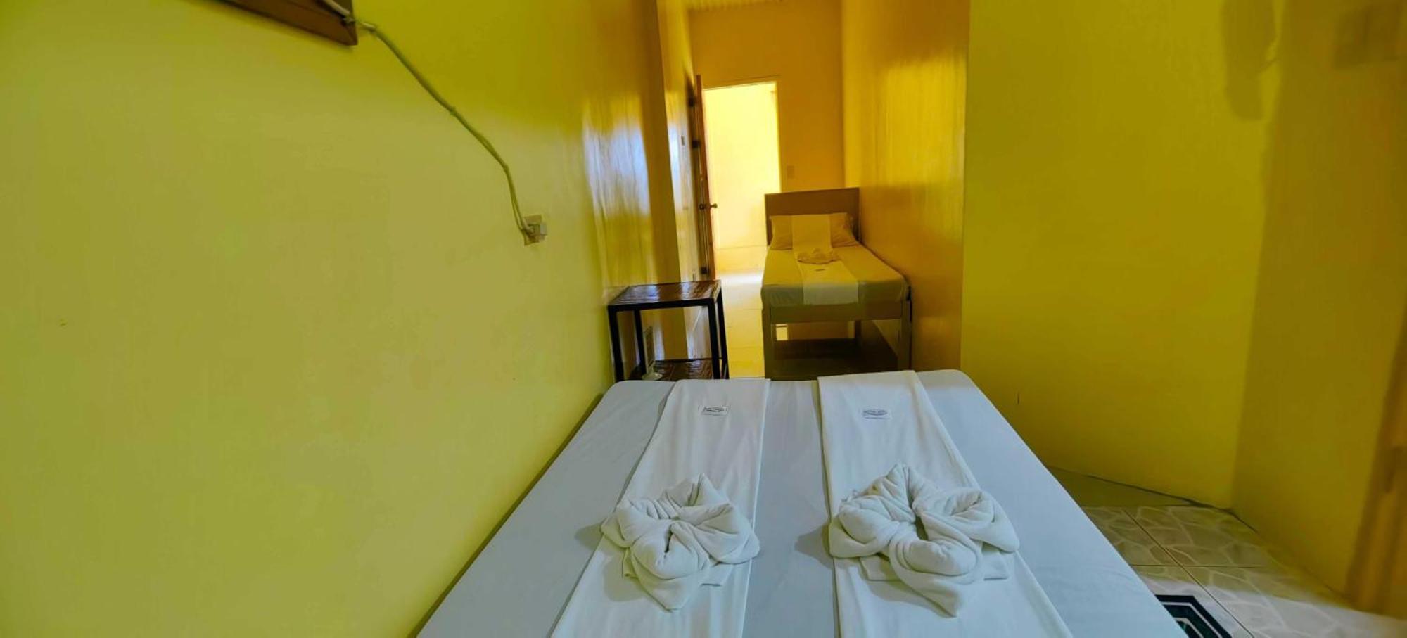 Las Residencias Bed And Breakfast Puerto Princesa Екстериор снимка