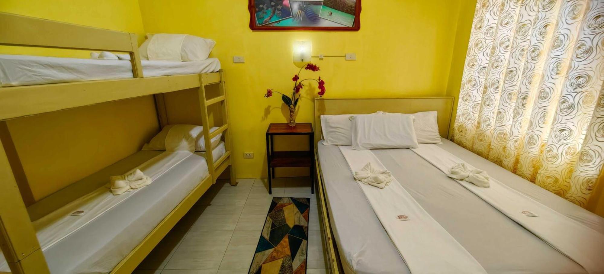 Las Residencias Bed And Breakfast Puerto Princesa Екстериор снимка