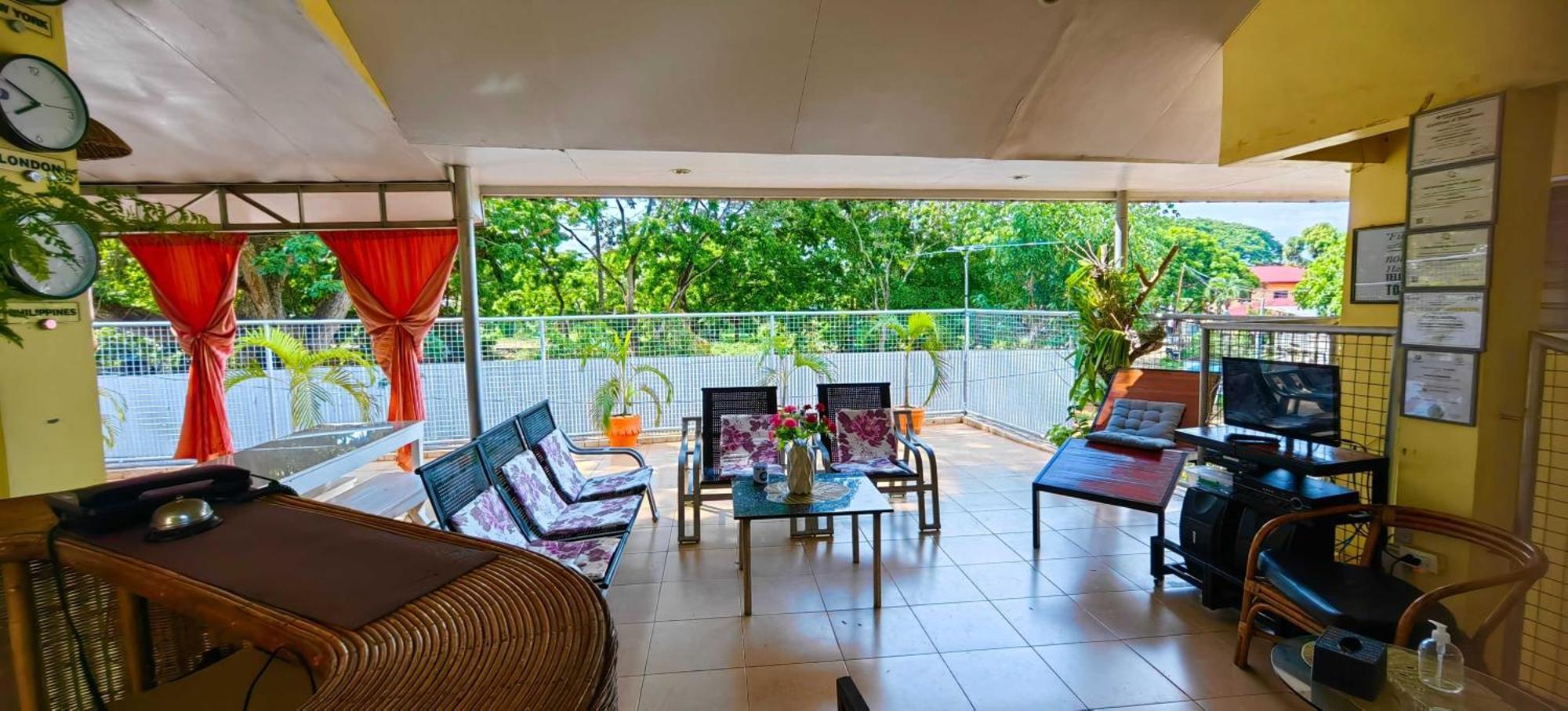 Las Residencias Bed And Breakfast Puerto Princesa Екстериор снимка