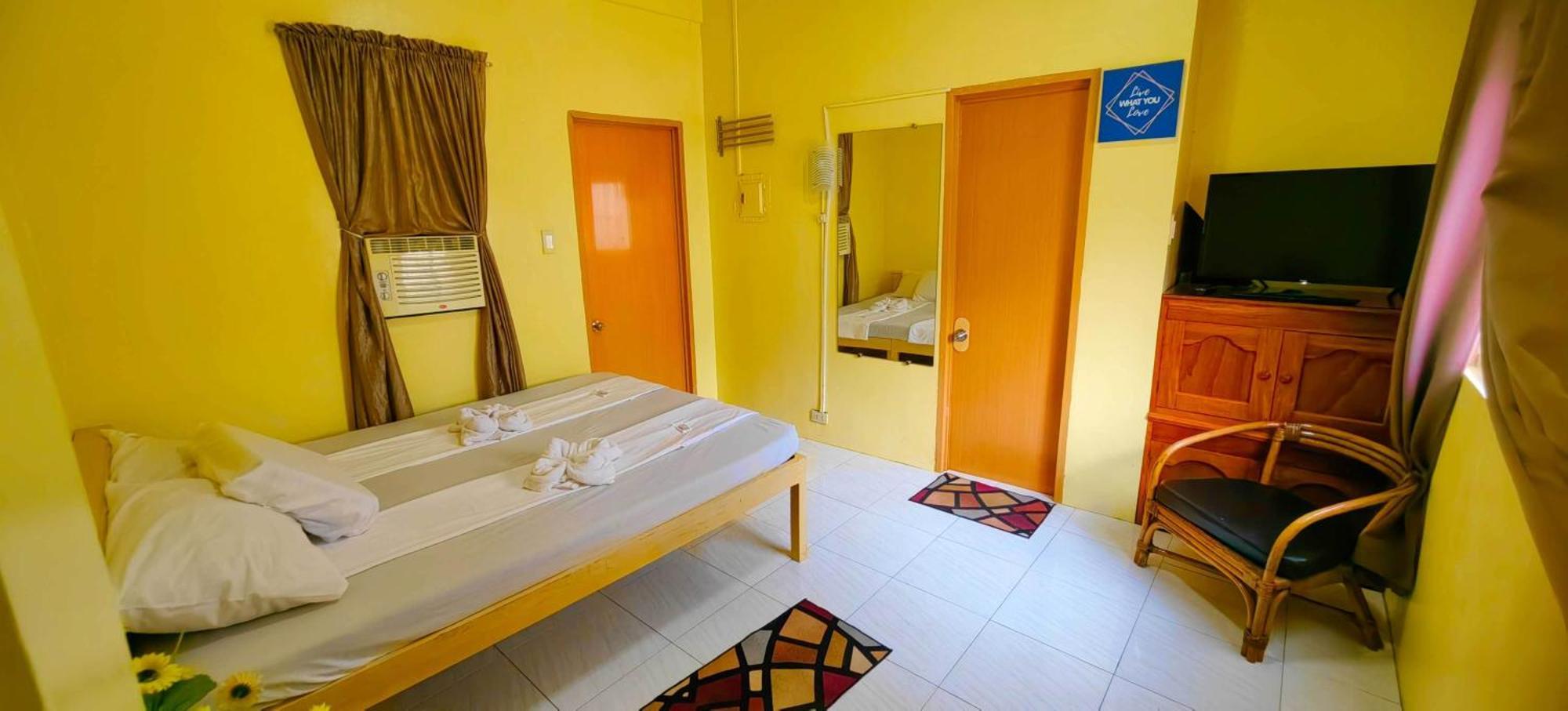 Las Residencias Bed And Breakfast Puerto Princesa Екстериор снимка