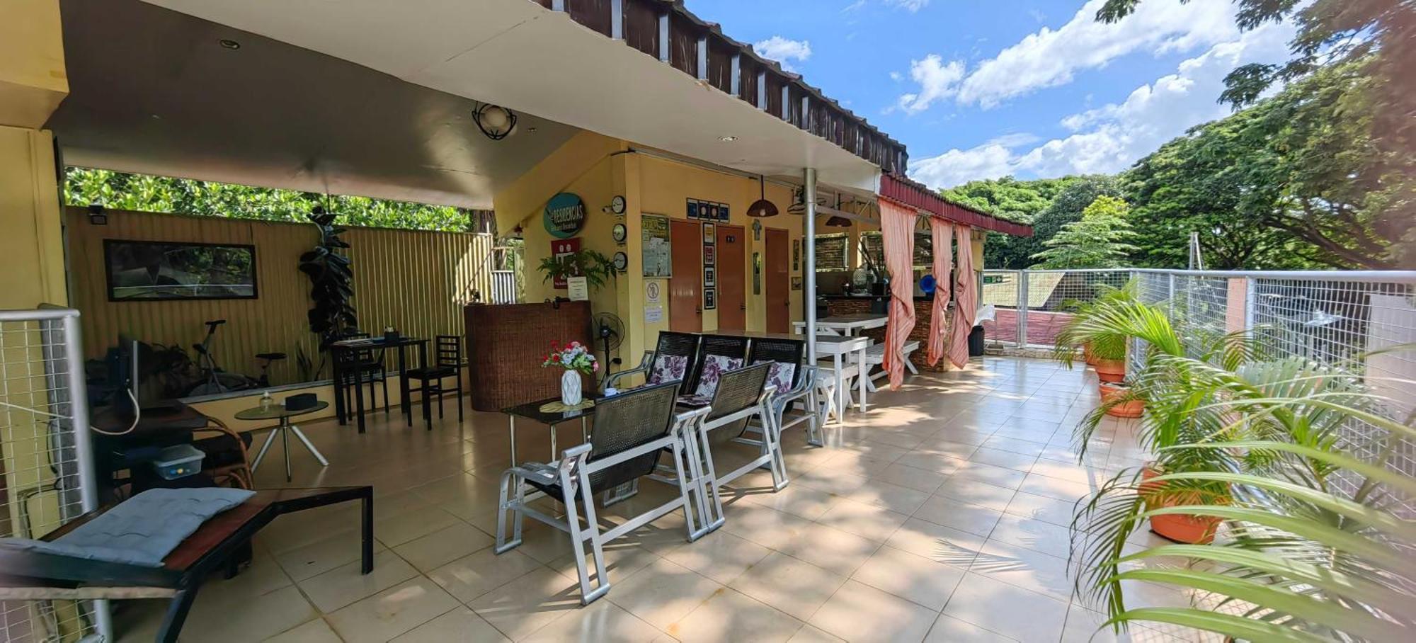 Las Residencias Bed And Breakfast Puerto Princesa Екстериор снимка