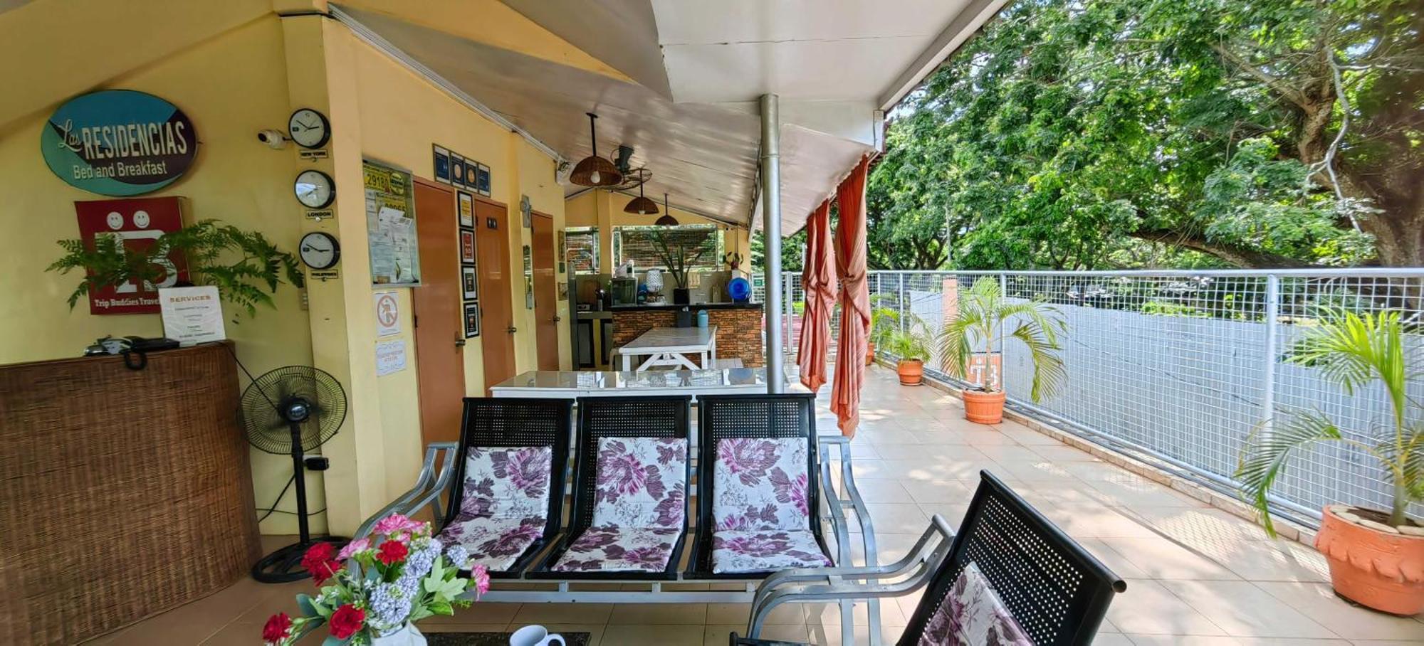 Las Residencias Bed And Breakfast Puerto Princesa Екстериор снимка