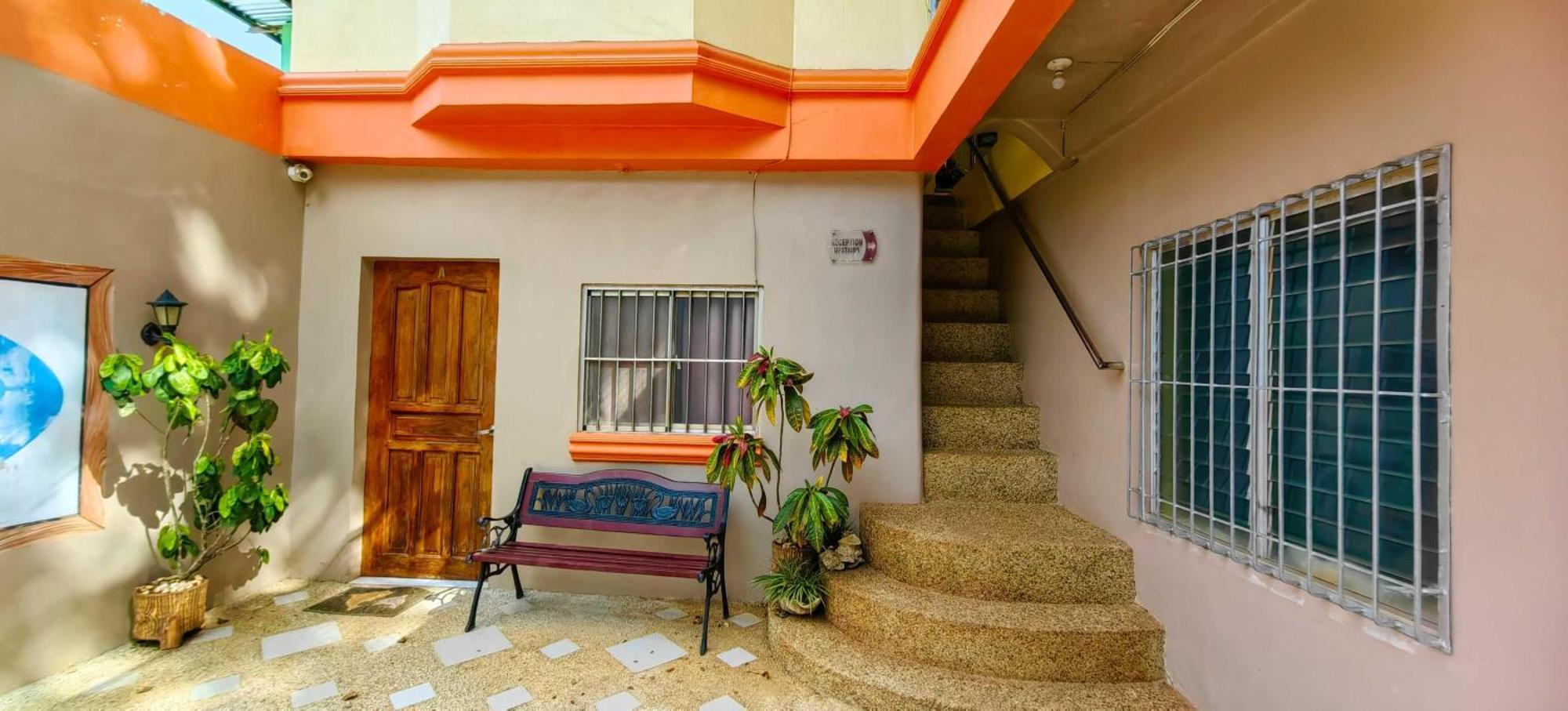 Las Residencias Bed And Breakfast Puerto Princesa Екстериор снимка