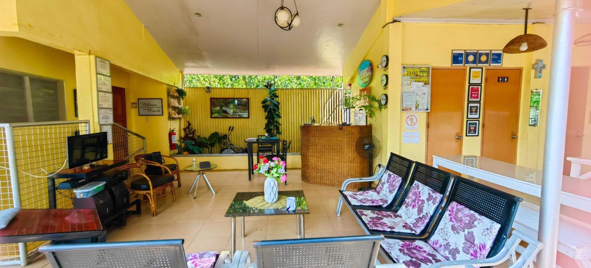 Las Residencias Bed And Breakfast Puerto Princesa Екстериор снимка