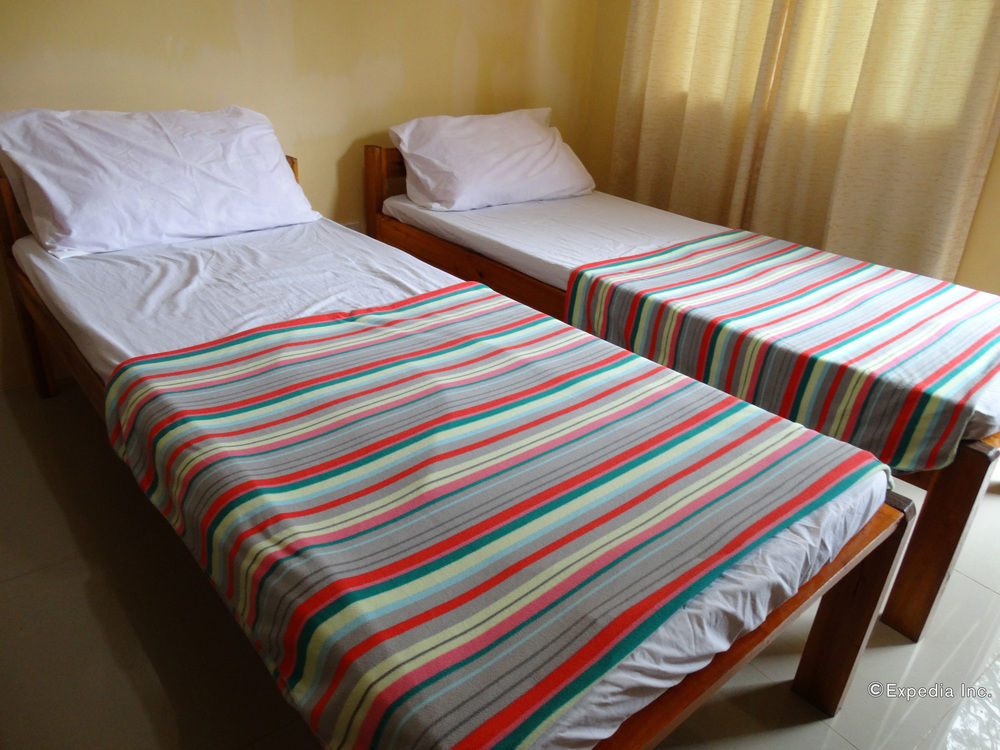 Las Residencias Bed And Breakfast Puerto Princesa Екстериор снимка