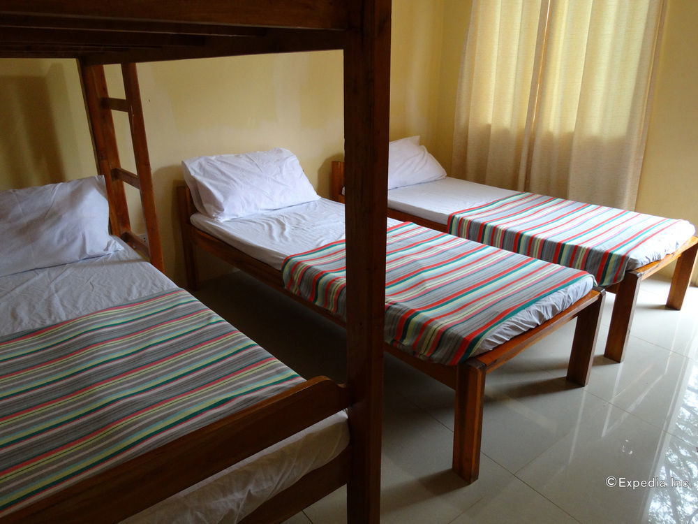 Las Residencias Bed And Breakfast Puerto Princesa Екстериор снимка
