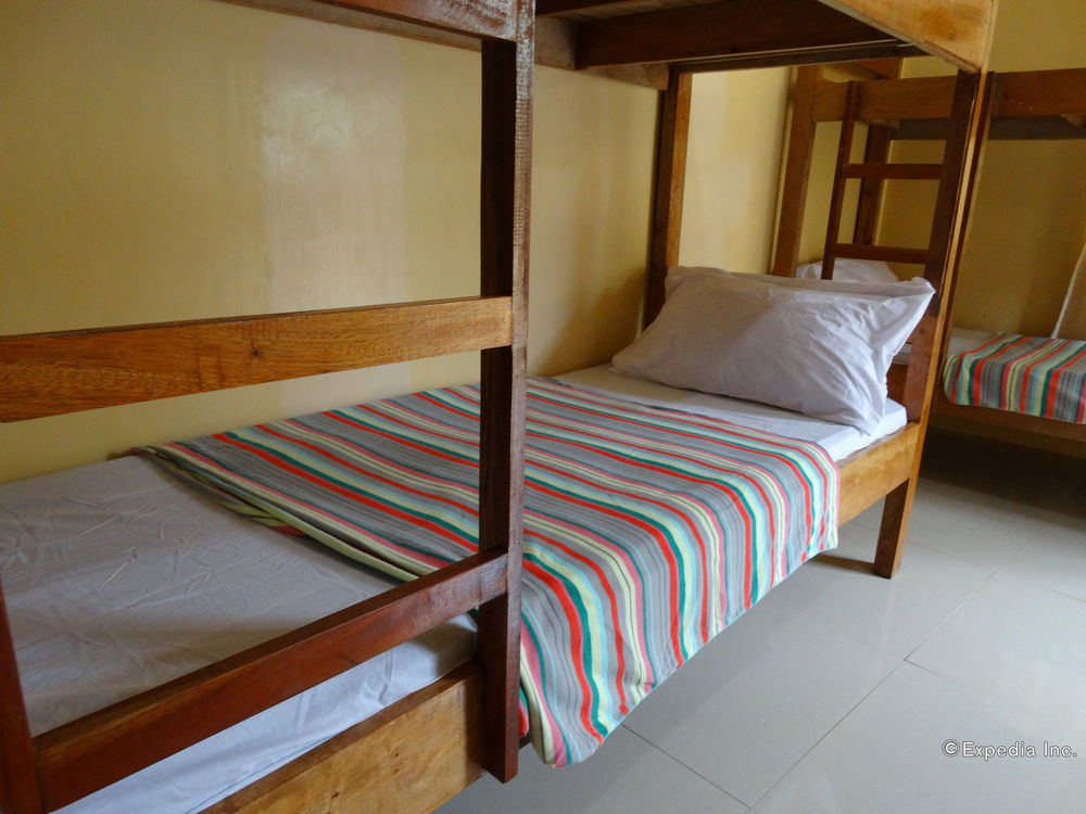 Las Residencias Bed And Breakfast Puerto Princesa Екстериор снимка