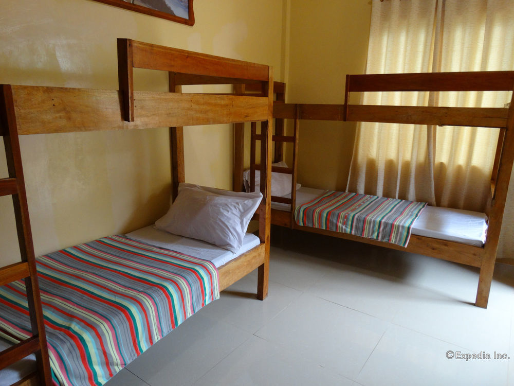 Las Residencias Bed And Breakfast Puerto Princesa Екстериор снимка