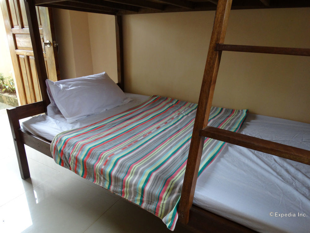 Las Residencias Bed And Breakfast Puerto Princesa Екстериор снимка
