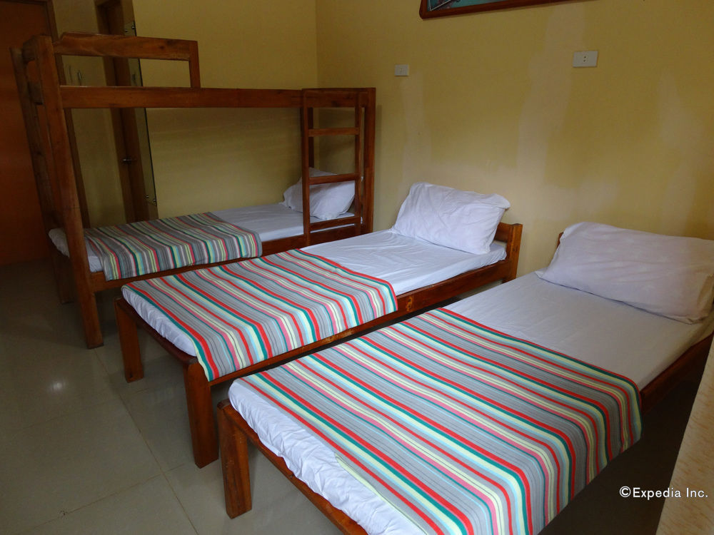 Las Residencias Bed And Breakfast Puerto Princesa Екстериор снимка