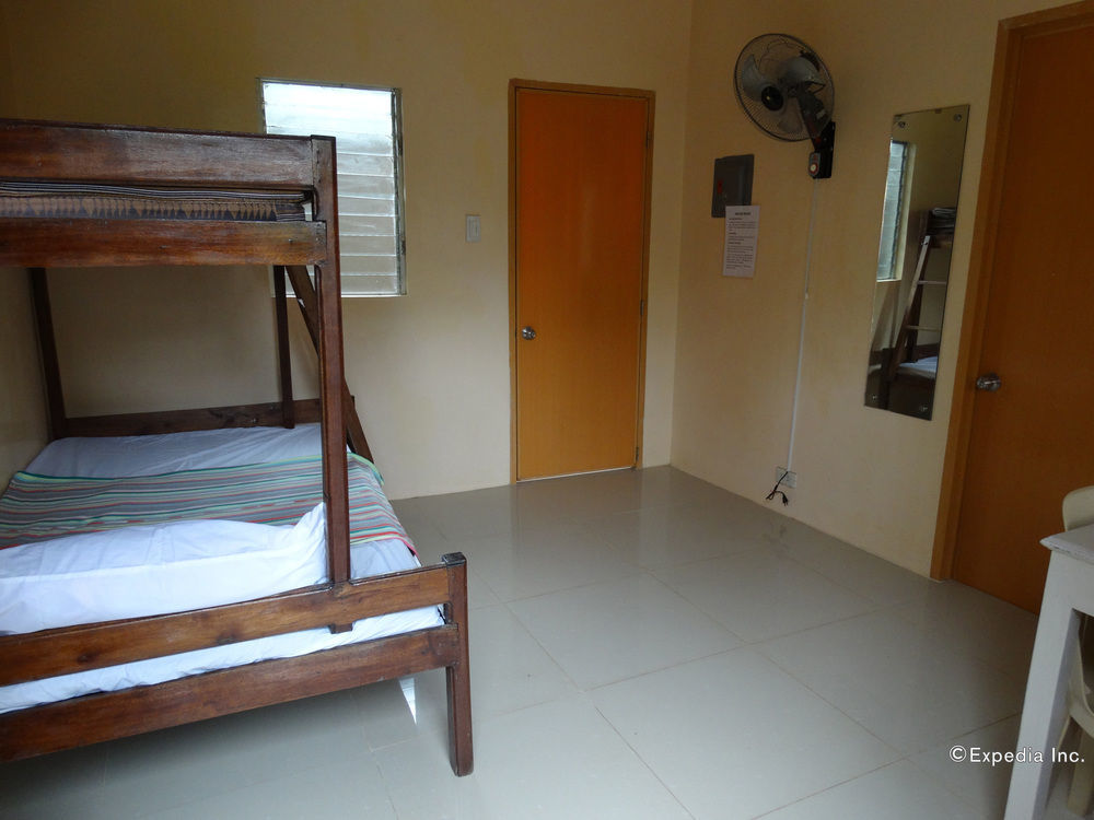 Las Residencias Bed And Breakfast Puerto Princesa Екстериор снимка