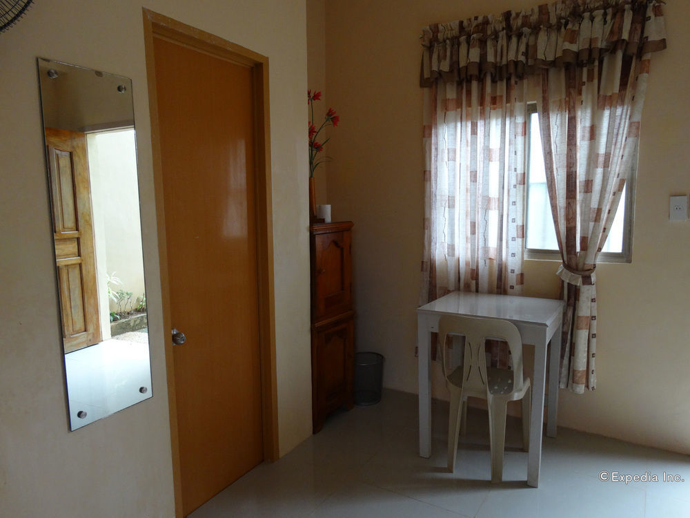 Las Residencias Bed And Breakfast Puerto Princesa Екстериор снимка