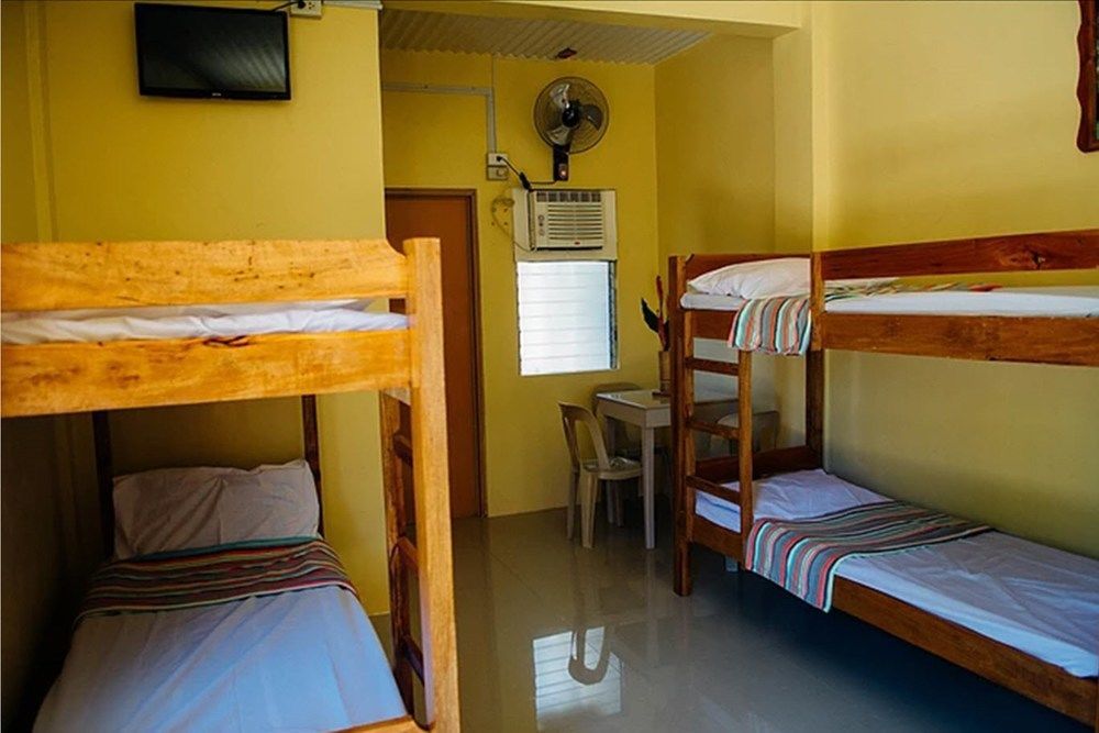 Las Residencias Bed And Breakfast Puerto Princesa Екстериор снимка