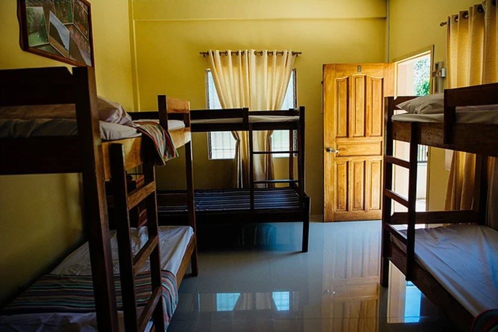 Las Residencias Bed And Breakfast Puerto Princesa Екстериор снимка