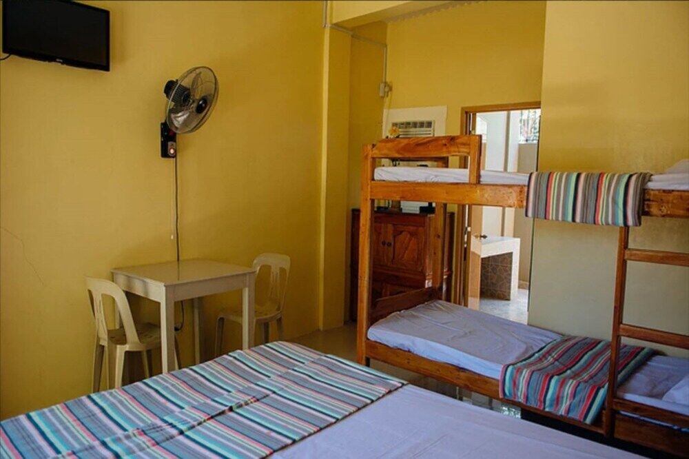Las Residencias Bed And Breakfast Puerto Princesa Екстериор снимка